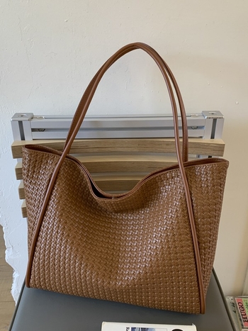Γυναικεία vintage tote τσάντα – PU δέρμα, κάθετος τετράγωνος σχήματος, μαγνητικό κλείσιμο, κρυφή τσέπη με φερμουάρ, δύο ιμάντες ώμου