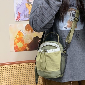 Lagana vanjska crossbody torba, vodootporna, s zatvaračem, džep za telefon i džep za bocu, unisex za planinarenje