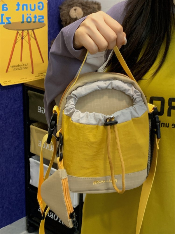 Lagana vanjska crossbody torba, vodootporna, s zatvaračem, džep za telefon i džep za bocu, unisex za planinarenje