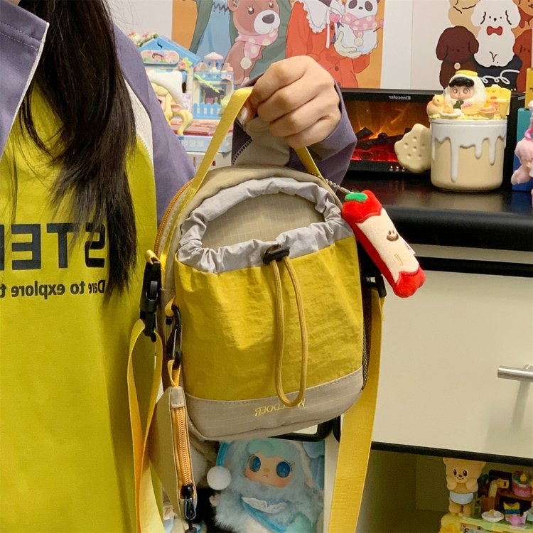 Lagana vanjska crossbody torba, vodootporna, s zatvaračem, džep za telefon i džep za bocu, unisex za planinarenje