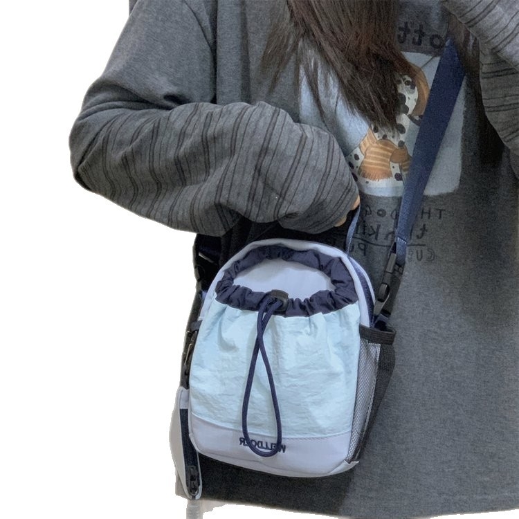 Lagana vanjska crossbody torba, vodootporna, s zatvaračem, džep za telefon i džep za bocu, unisex za planinarenje