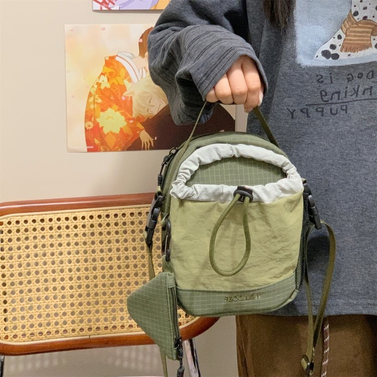 Lagana vanjska crossbody torba, vodootporna, s zatvaračem, džep za telefon i džep za bocu, unisex za planinarenje