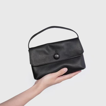 Torba od prave kože — gradski jednostavan stil, horizontalni kvadratni oblik, zatvaranje poklopcem, unutarnja pretinca za dokumente