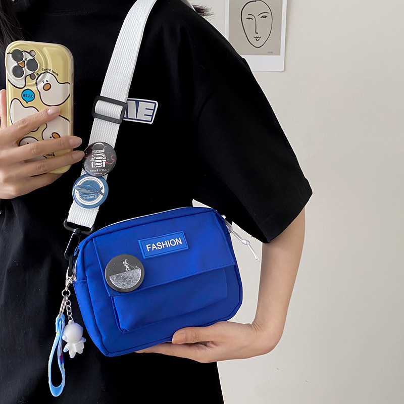 Nylon crossbody torba, ulični stil, zatvarač i džep za telefon