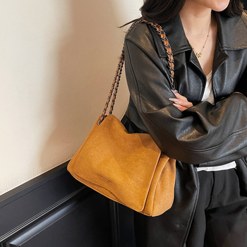 Τσάντα crossbody από σουέντ - αστικός μινιμαλιστικός στιλ; άνοιγμα με καπάκι; κρυφή τσέπη με φερμουάρ; θήκη για κινητό; επένδυση πολυεστέρα