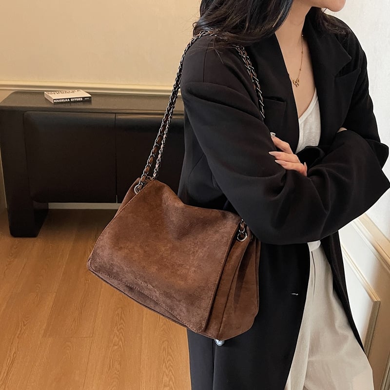 Τσάντα crossbody από σουέντ - αστικός μινιμαλιστικός στιλ; άνοιγμα με καπάκι; κρυφή τσέπη με φερμουάρ; θήκη για κινητό; επένδυση πολυεστέρα