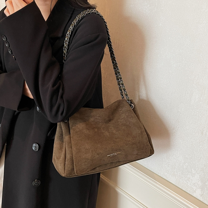 Τσάντα crossbody από σουέντ - αστικός μινιμαλιστικός στιλ; άνοιγμα με καπάκι; κρυφή τσέπη με φερμουάρ; θήκη για κινητό; επένδυση πολυεστέρα