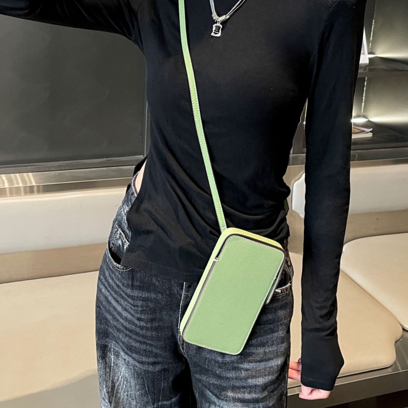 Crossbody torbica za mobitel od prave kože s otiskom dlana, kutijast oblik, zatvaranje zaklopkom