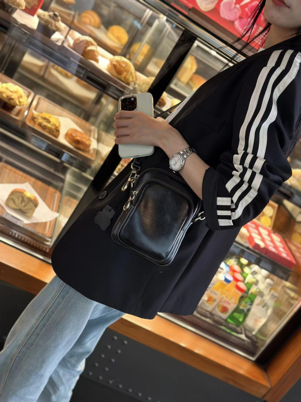 Crossbody torba - Prava koža, koža prvog sloja, Vertikalni kvadratni oblik, Zip zatvaranje