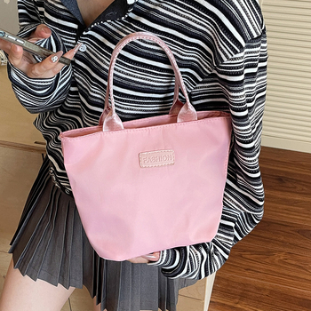 Crossbody torba, uspravnog kvadratnog oblika, zatvarač, Oxford materijal, unutarnja džep