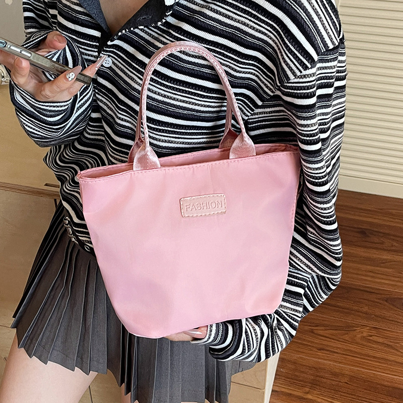 Crossbody torba, uspravnog kvadratnog oblika, zatvarač, Oxford materijal, unutarnja džep