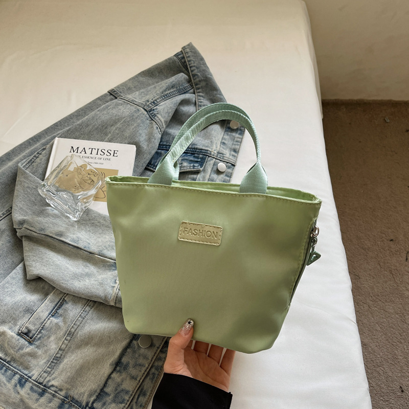 Crossbody torba, uspravnog kvadratnog oblika, zatvarač, Oxford materijal, unutarnja džep