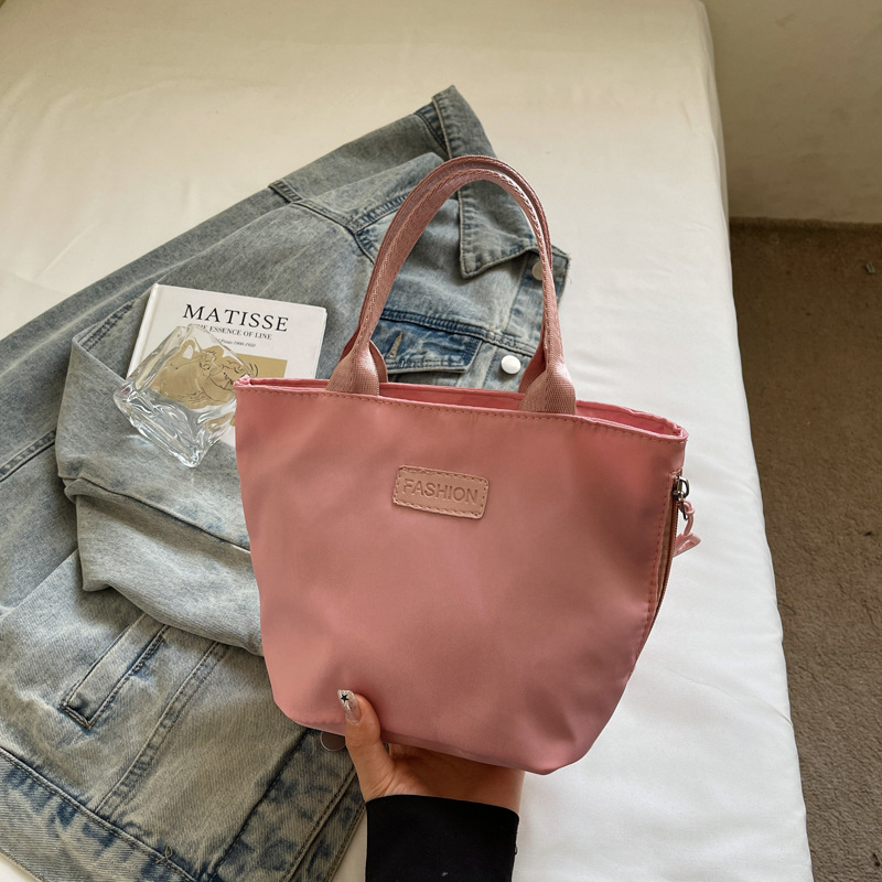 Crossbody torba, uspravnog kvadratnog oblika, zatvarač, Oxford materijal, unutarnja džep