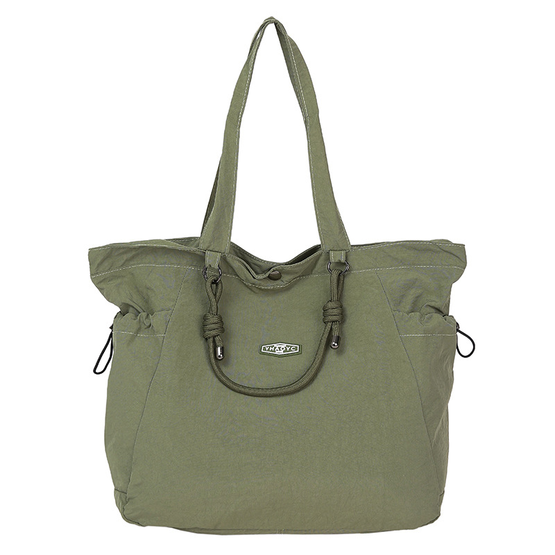 Nylon tote táska cipzárral, téglalap alakú formájú, belső zseb a telefon és személyi igazolvány számára