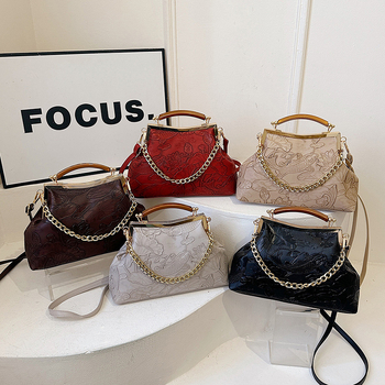 PU crossbody torba, horizontalnog kvadratnog oblika, zatvarač, poliesterska podstava, džep za mobitel, dvije naramenice, za svakodnevnu upotrebu