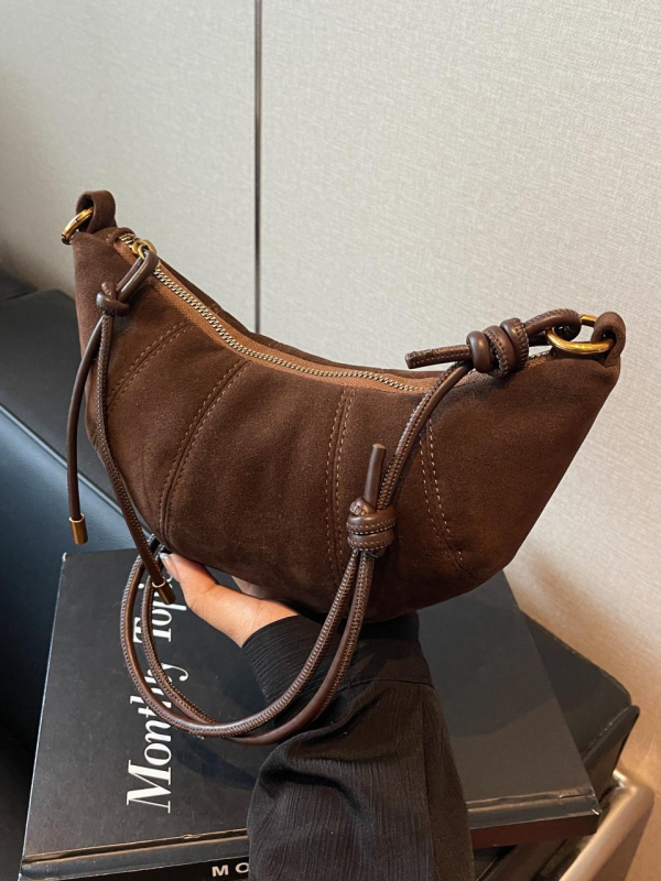 Dumpling alakú crossbody táska PU anyagból, cipzáras nyitás, belső telefontartó, poliészter bélés, egyszemélyes vállpánt (PU; dumpling forma; cipzár; telefontartó; poliészter)