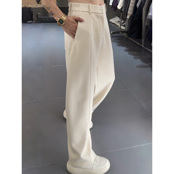 Férfi egyenes szabású sportnadrág velúr Cupro szálból, vastag anyag, mikroelasztikusság, középmagas derék, egyenes szár (2025 tavasza)