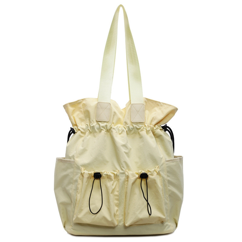 Najlon dama torba, tip kofera s naborima, zatvaranje šnuralom, unutarnji džepovi, dvostruke naramenice