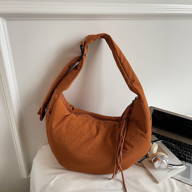 Dumpling torba od platna, oblik dumplinga, zatvaranje na zip, unutarnji džep s zipom i džep za telefon, poliester podstava