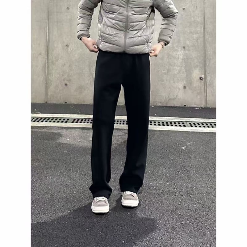 Téli fleece-lével bélelt férfi sportnadrág, egyenes szabás, közepesen magas derék, poliészter 31–50% arányban