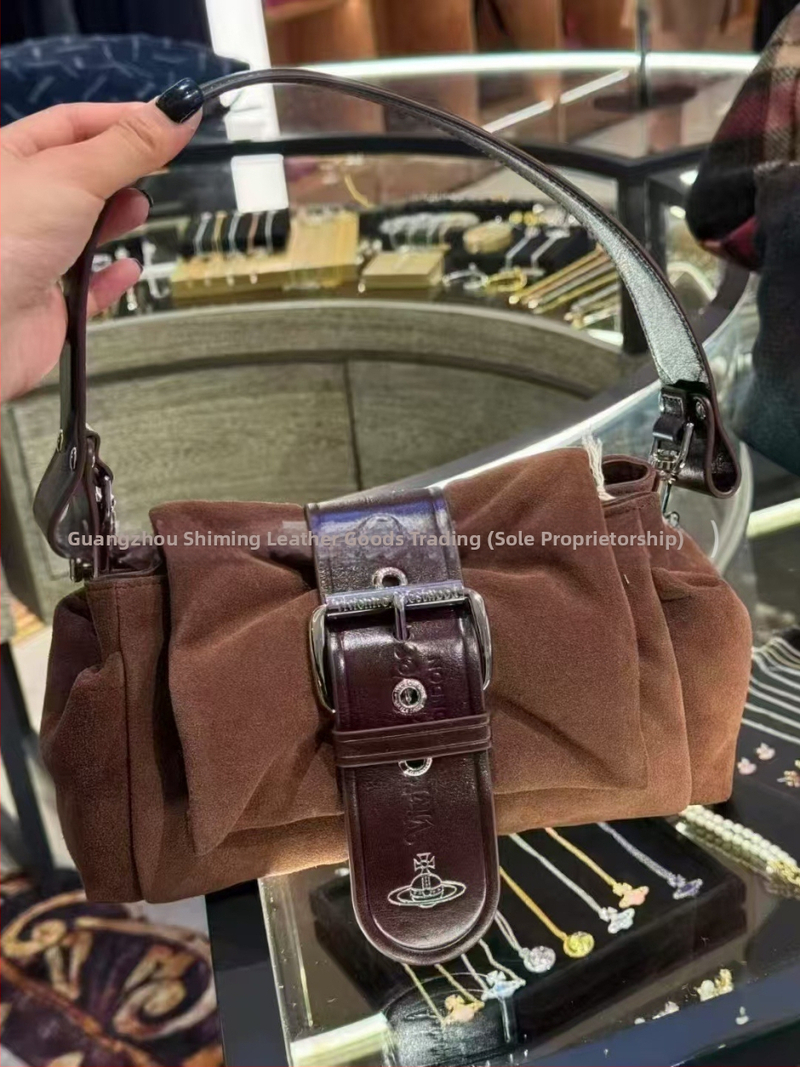 Empress torbica za podlakticu s mašnicom Hazel, crossbody s jednim remenom, srednja veličina, prirodna koža