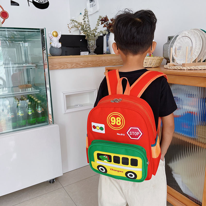 Nylon gyerek hátizsák állat mintával, kapacitás 20 L alatt, cipzárral nyíló, kopásálló és tehercsökkentő