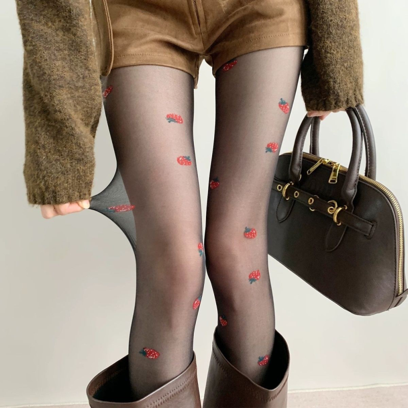 Izuzetno tanke čarape-pantyhose s džakardom od jagoda, mliječno bijele boje, prozirne i vizualno vitke za žene