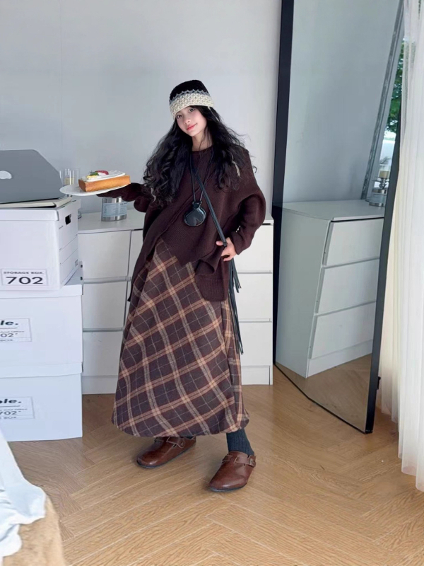 Пола за момичета с плисирана А-линейна кройка, каре принт, полиестер 90–95%, пролет 2025