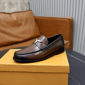 Muške kožne loaferice – slip-on, gornji dio od teleće kože, gumeni potplat, niski pet 1–3 cm
