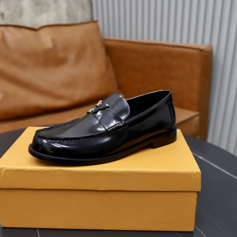 Muške kožne loaferice – slip-on, gornji dio od teleće kože, gumeni potplat, niski pet 1–3 cm