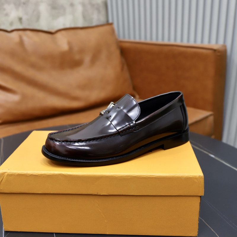 Muške kožne loaferice – slip-on, gornji dio od teleće kože, gumeni potplat, niski pet 1–3 cm