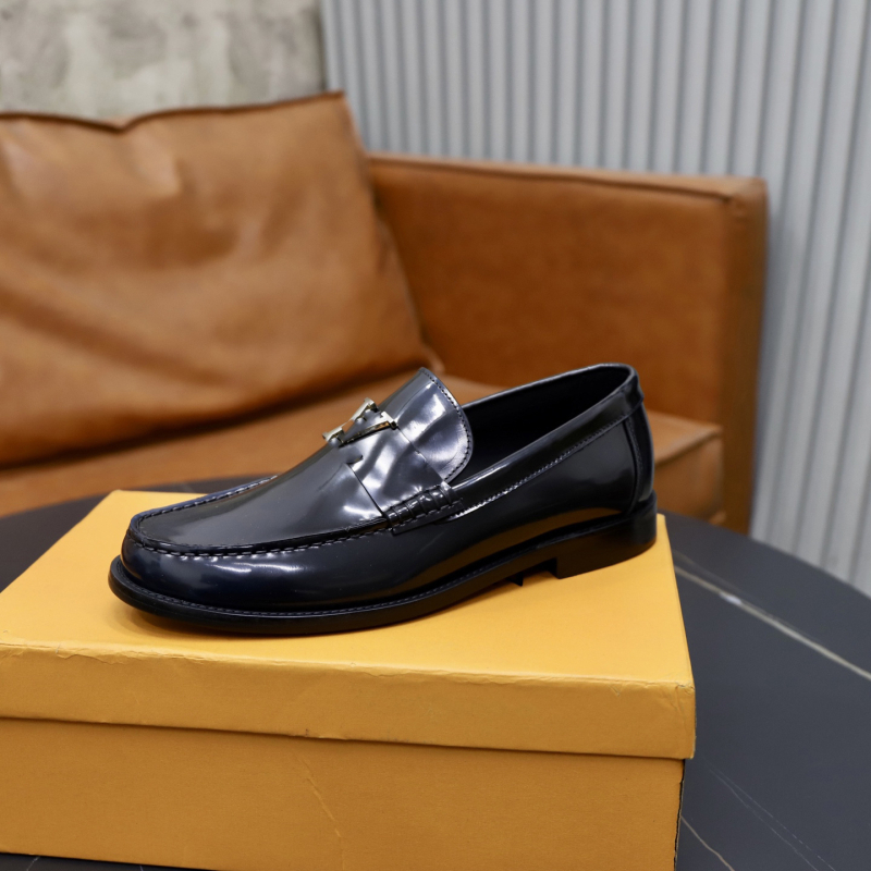 Muške kožne loaferice – slip-on, gornji dio od teleće kože, gumeni potplat, niski pet 1–3 cm