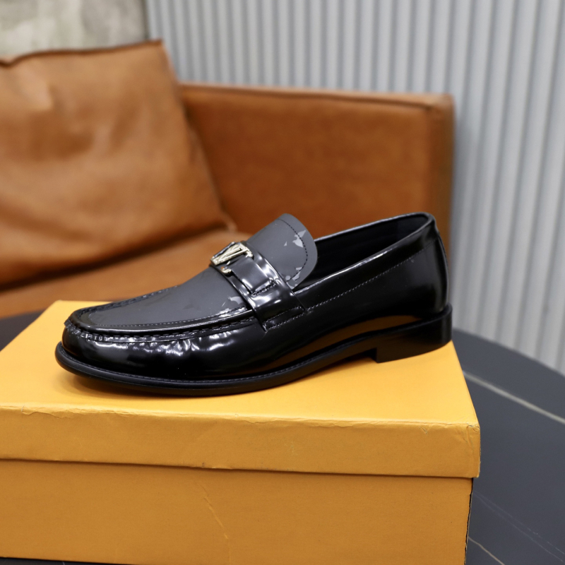 Muške kožne loaferice – slip-on, gornji dio od teleće kože, gumeni potplat, niski pet 1–3 cm