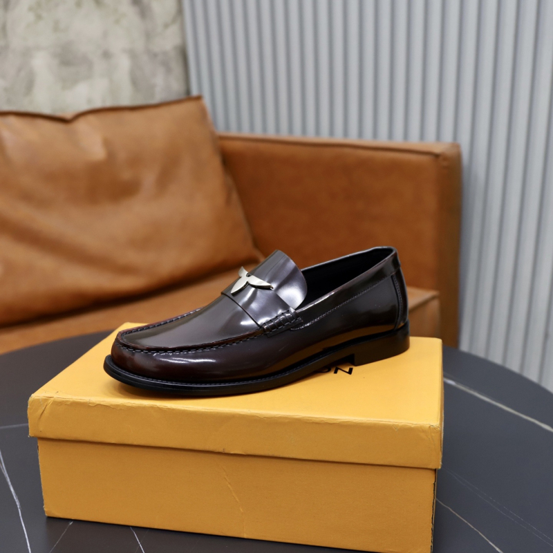 Muške kožne loaferice – slip-on, gornji dio od teleće kože, gumeni potplat, niski pet 1–3 cm