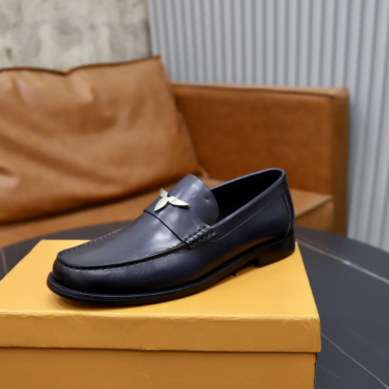 Muške kožne loaferice – slip-on, gornji dio od teleće kože, gumeni potplat, niski pet 1–3 cm