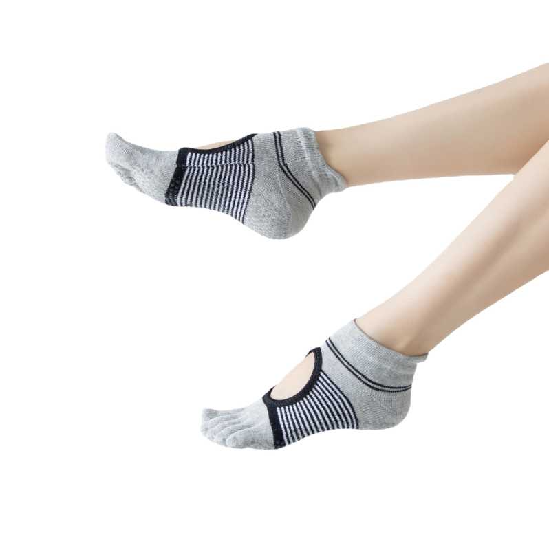 Yoga čarape s pet prstiju, leđa otvorena, s rupicama, 85% pamuk, prugaste, protuklizna peta