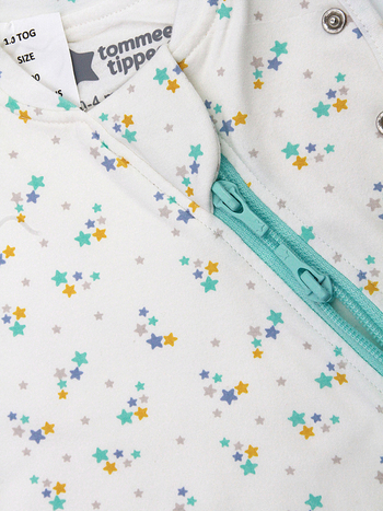 Baba alvózsák mellény-stílusban, külső és belső anyag 95% pamut, töltet poliészter pamut, 0-1 éves korig