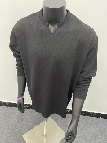 Férfi hosszú ujjú T-shirt kerek nyakkal, lazított szabás, egyszínű, poliészter 91–95%, tavasz–őszre