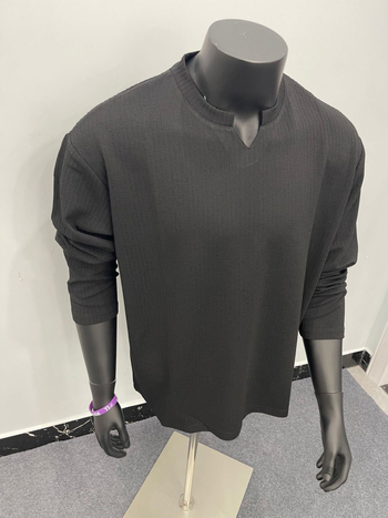 Férfi hosszú ujjú T-shirt kerek nyakkal, lazított szabás, egyszínű, poliészter 91–95%, tavasz–őszre