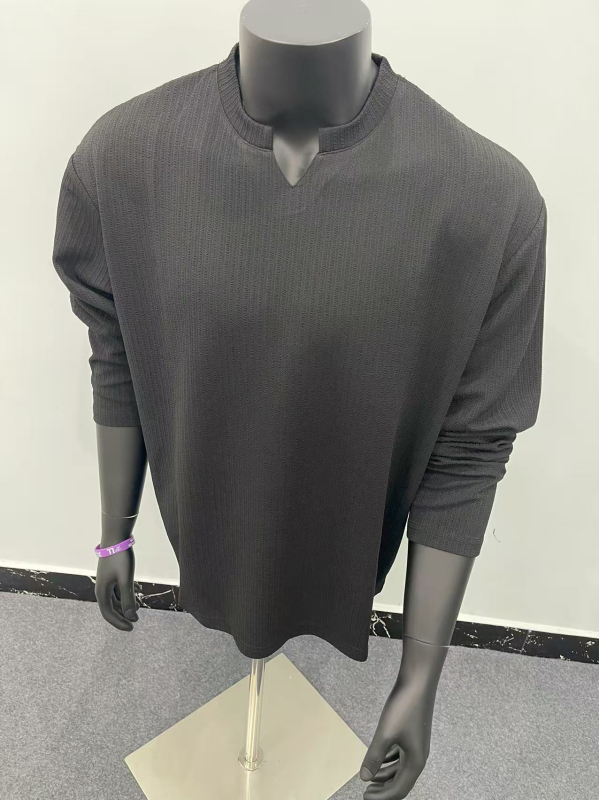 Férfi hosszú ujjú T-shirt kerek nyakkal, lazított szabás, egyszínű, poliészter 91–95%, tavasz–őszre