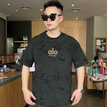 Férfi poliészter rövid ujjú T-shirt hímzett betűkkel gradiens hatású, lazán szabott