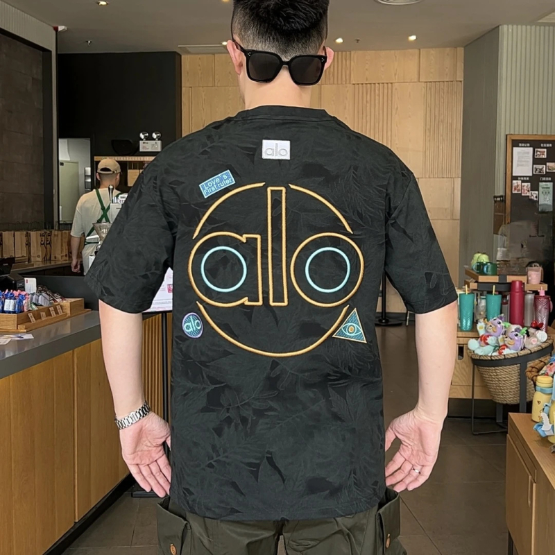 Férfi poliészter rövid ujjú T-shirt hímzett betűkkel gradiens hatású, lazán szabott