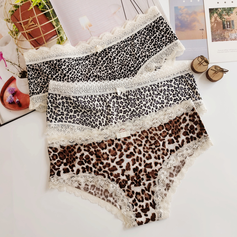 Ženske trokutaste gaćice s leopard printom, milk silk tkanina, niski struk, prozračan