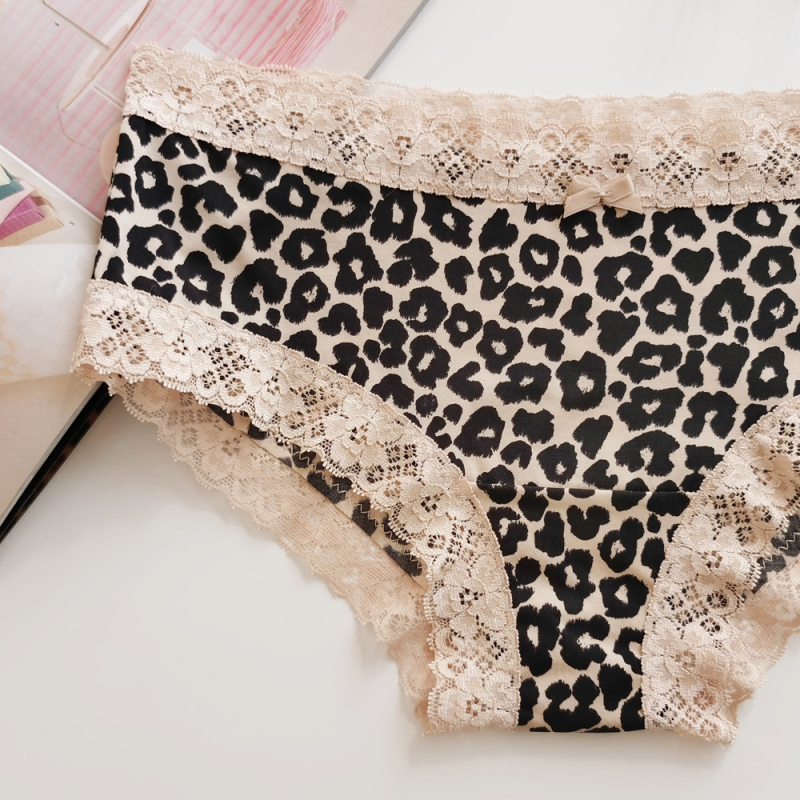 Ženske trokutaste gaćice s leopard printom, milk silk tkanina, niski struk, prozračan