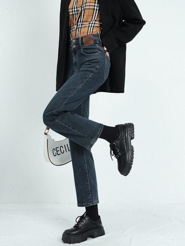 Ženske traperice — uski kroj, visokim pojasom, denim, 70–80% pamuka, Ice wash (urban stil) (denim; 70–80% pamuka; visok pojas; uski kroj)