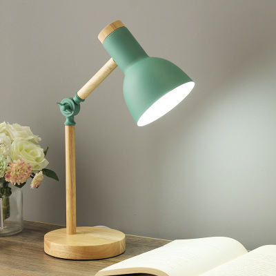 Nordijska stolna lampa za studentski dom/ sobu — zaštita očiju, metalno sjenilo, 220V, gumb prekidač, noćna svjetiljka