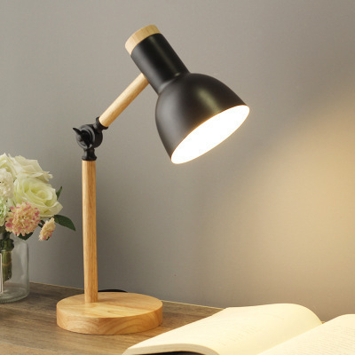 Nordijska stolna lampa za studentski dom/ sobu — zaštita očiju, metalno sjenilo, 220V, gumb prekidač, noćna svjetiljka