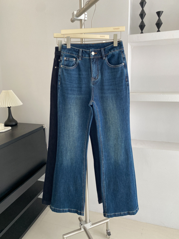 Damske traperice s visokim strukom, pamuk-stretch denim, mikro flare silueta, visoka elastičnost, pamuk 50-70%