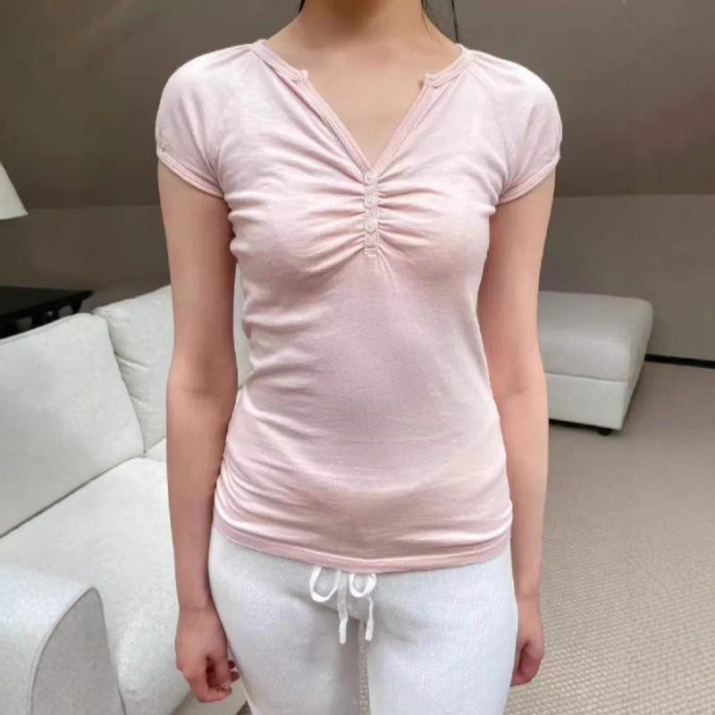 Ženski pamučni T-shirt s V izrezom, kratki rukavi, uski kroj, kratka duljina
