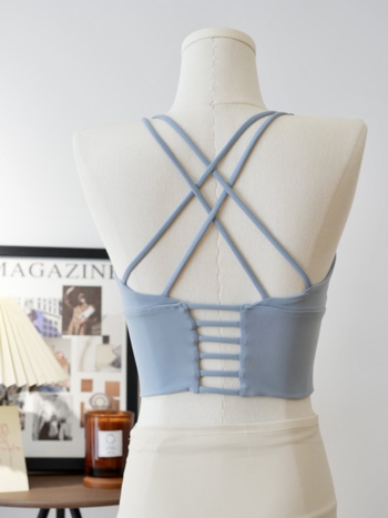 Αθλητικό σουτιέν-τοπ Lulu με επένδυση, βασικό ύφασμα 87% νάιλον, επένδυση 13% ελαστάνη, σταθερές διπλές τιράντες, πλήρες καλύμμα με λεπτά διαμορφωμένα cups, γρήγορο στέγνωμα, για τρέξιμο, γυμναστική, ποδηλασία, ορειβασία